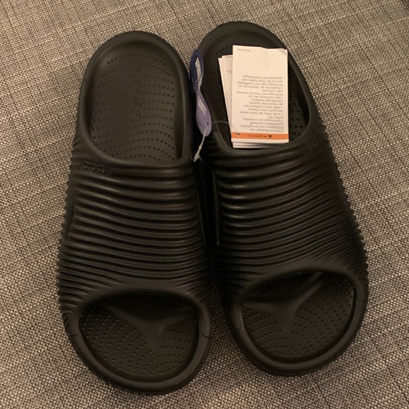 Men’s NWT Sz 11 CROCS Black Mellow Tide Recovery Slides main image 5